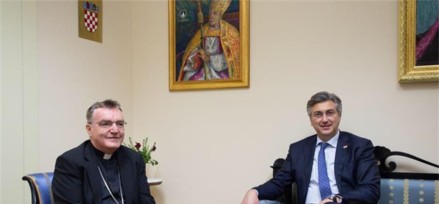 Obilazak zagrebačke katedrale koja je pretrpjela oštećenja uslijed potresa